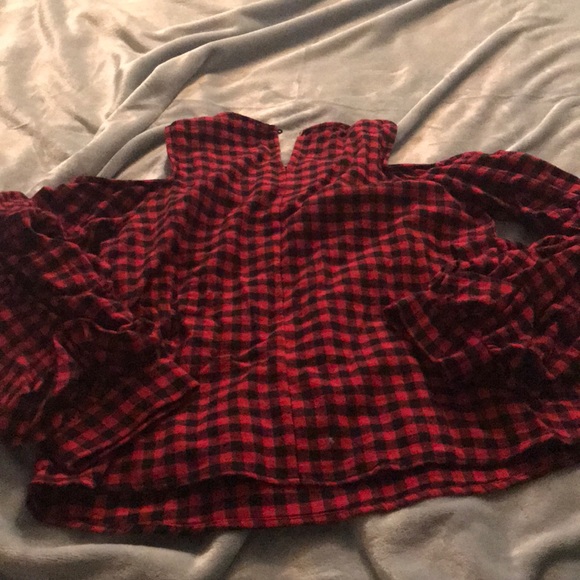 Cute flannel cold shoulder top - Picture 3 of 3